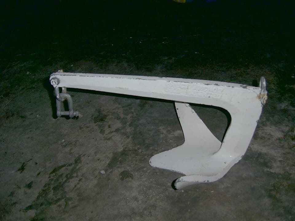A real one-piece claw anchor